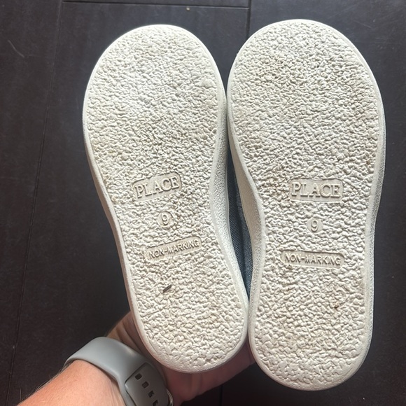 The Children’s Place navy boat shoes size 9 - Picture 3 of 3